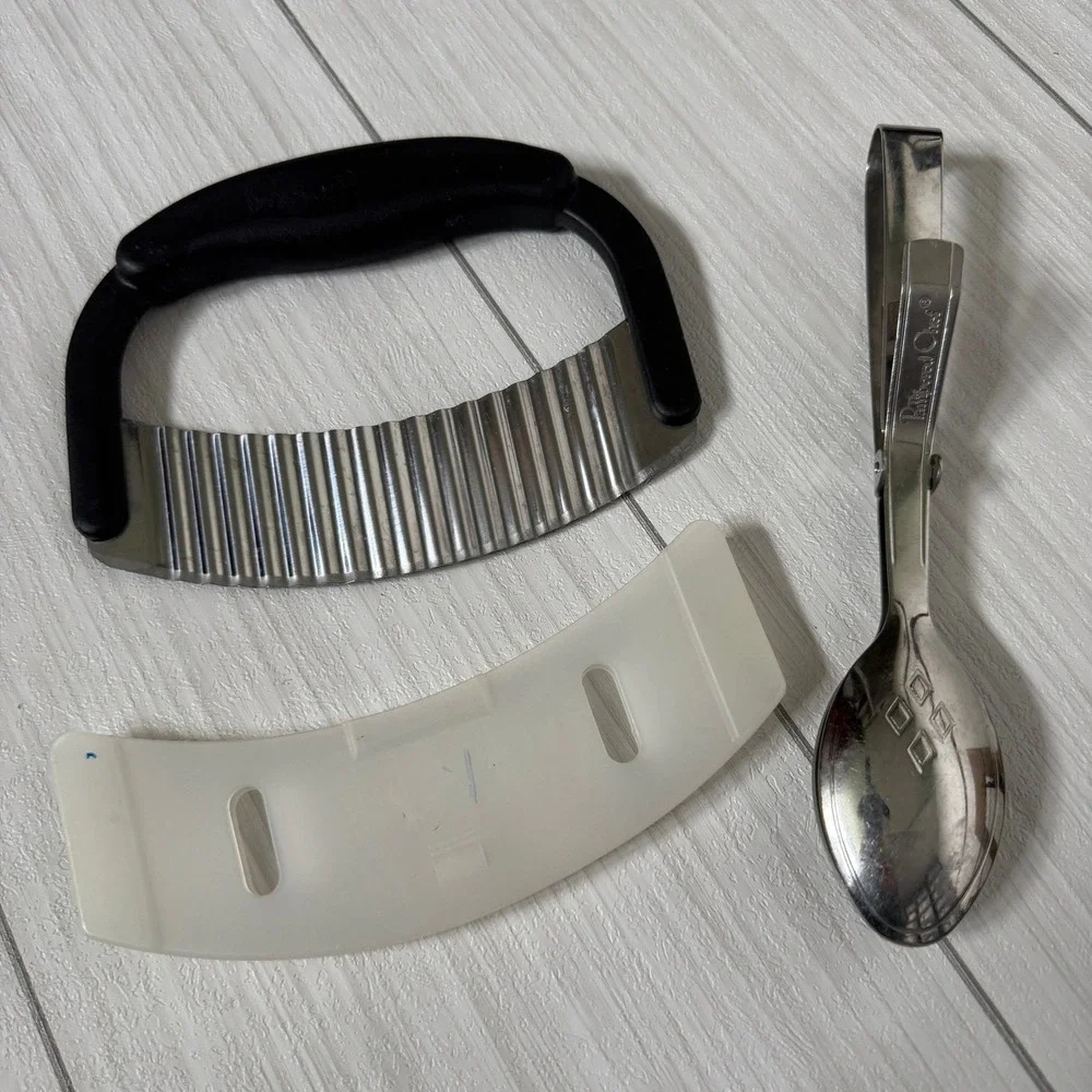 Pampered Chef Wavy Crinkle Cutter with Cover and Stainless Spoon Tongs Set